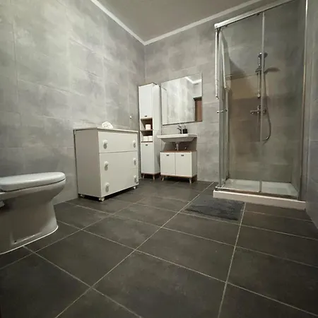 Cozy One Bedroom Apartman *